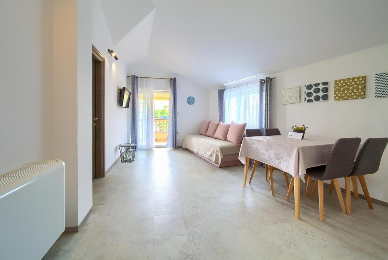 Apartmani Dal Malinska Eksteriør bilde