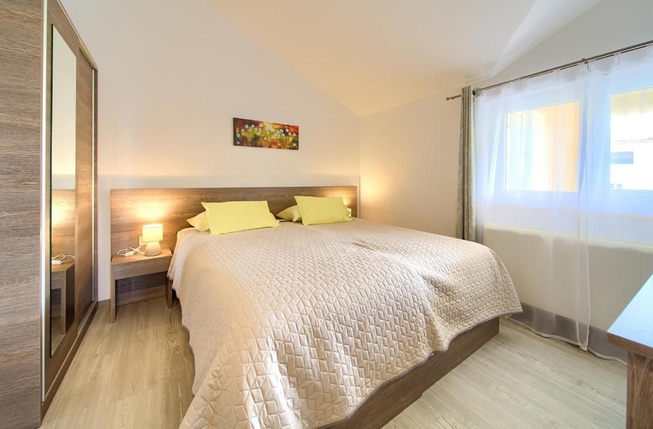 Apartmani Dal Malinska Eksteriør bilde